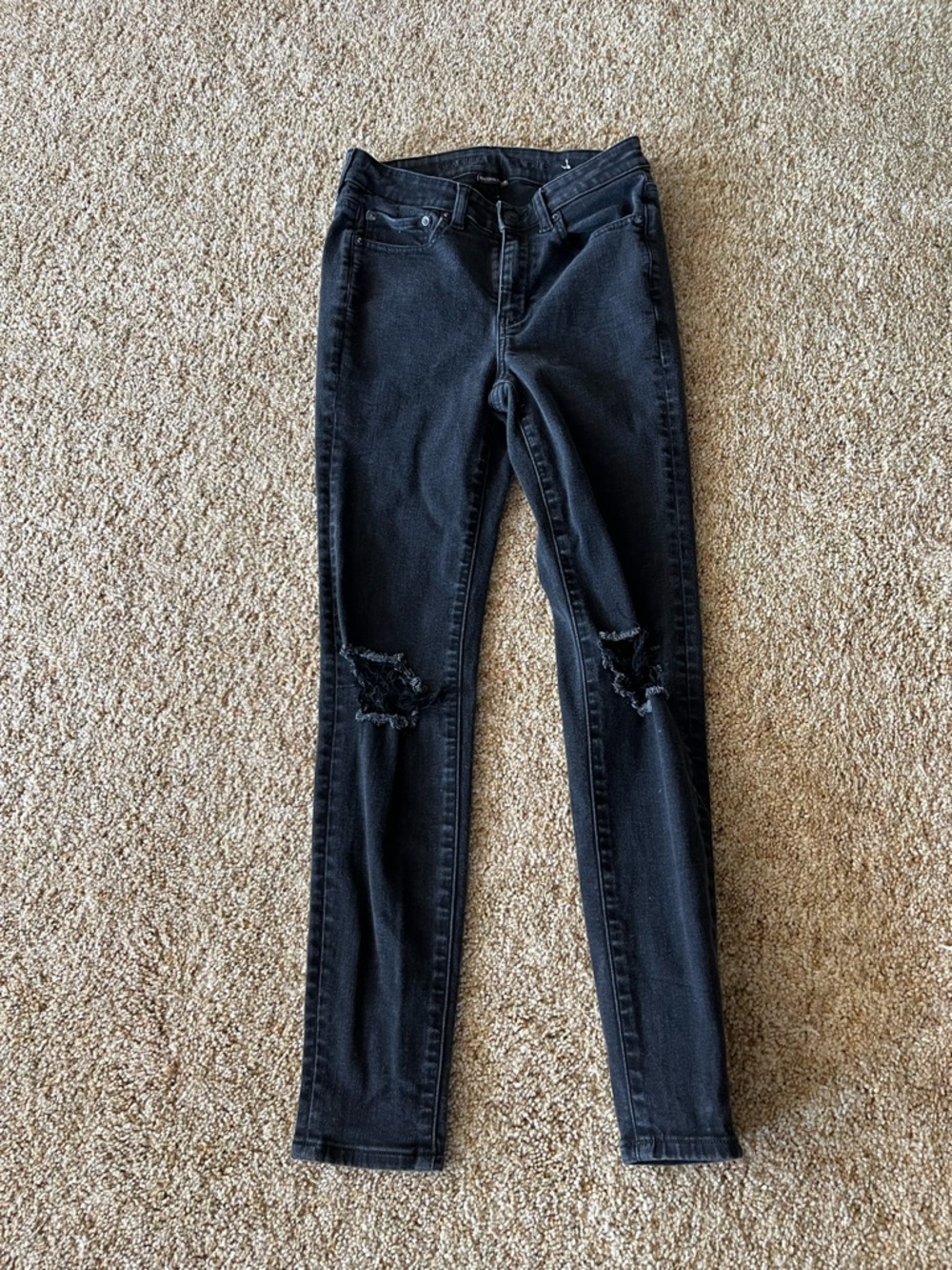American Eagle Outfitters Skinny Jeans with Knee Rips